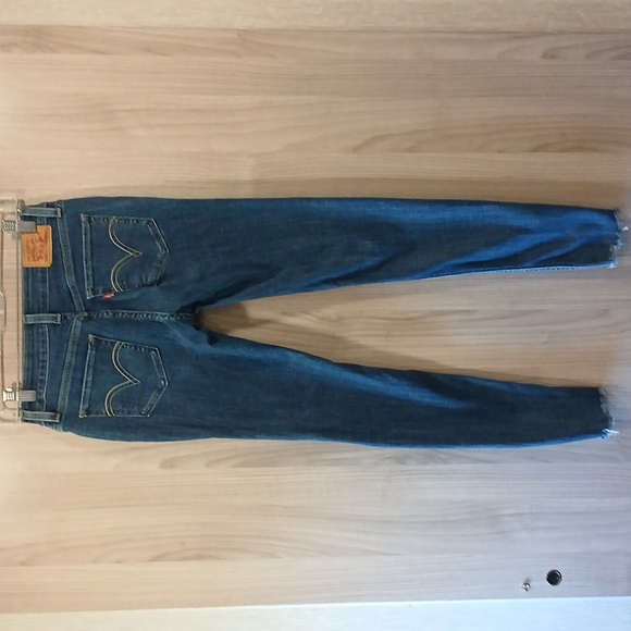 EUC 535 Levi's Super Skinny Jeans with Distress - Picture 4 of 7